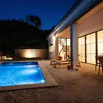 Villa Three Little Birds *