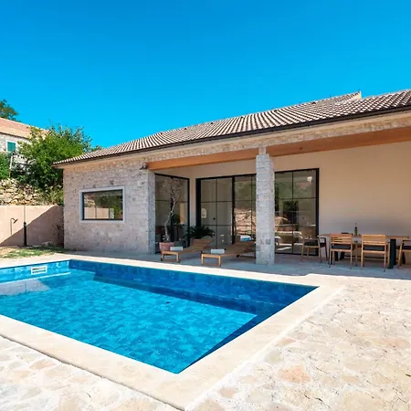 Three Little Birds Vrbanj