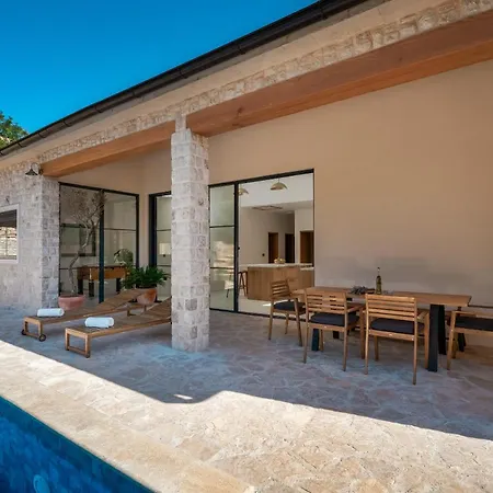 Three Little Birds Vrbanj