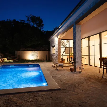 Villa Three Little Birds *