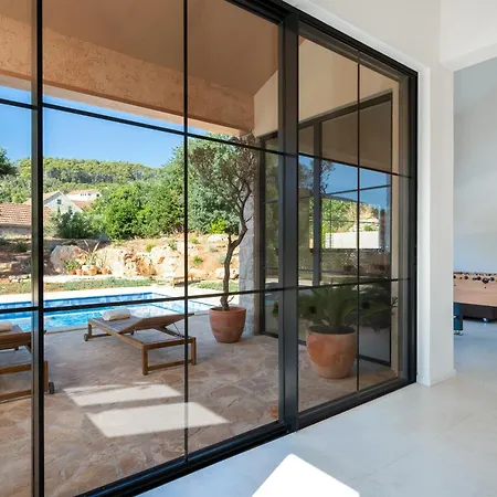 Three Little Birds Vrbanj