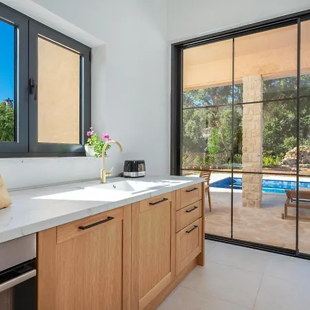 Three Little Birds Vrbanj